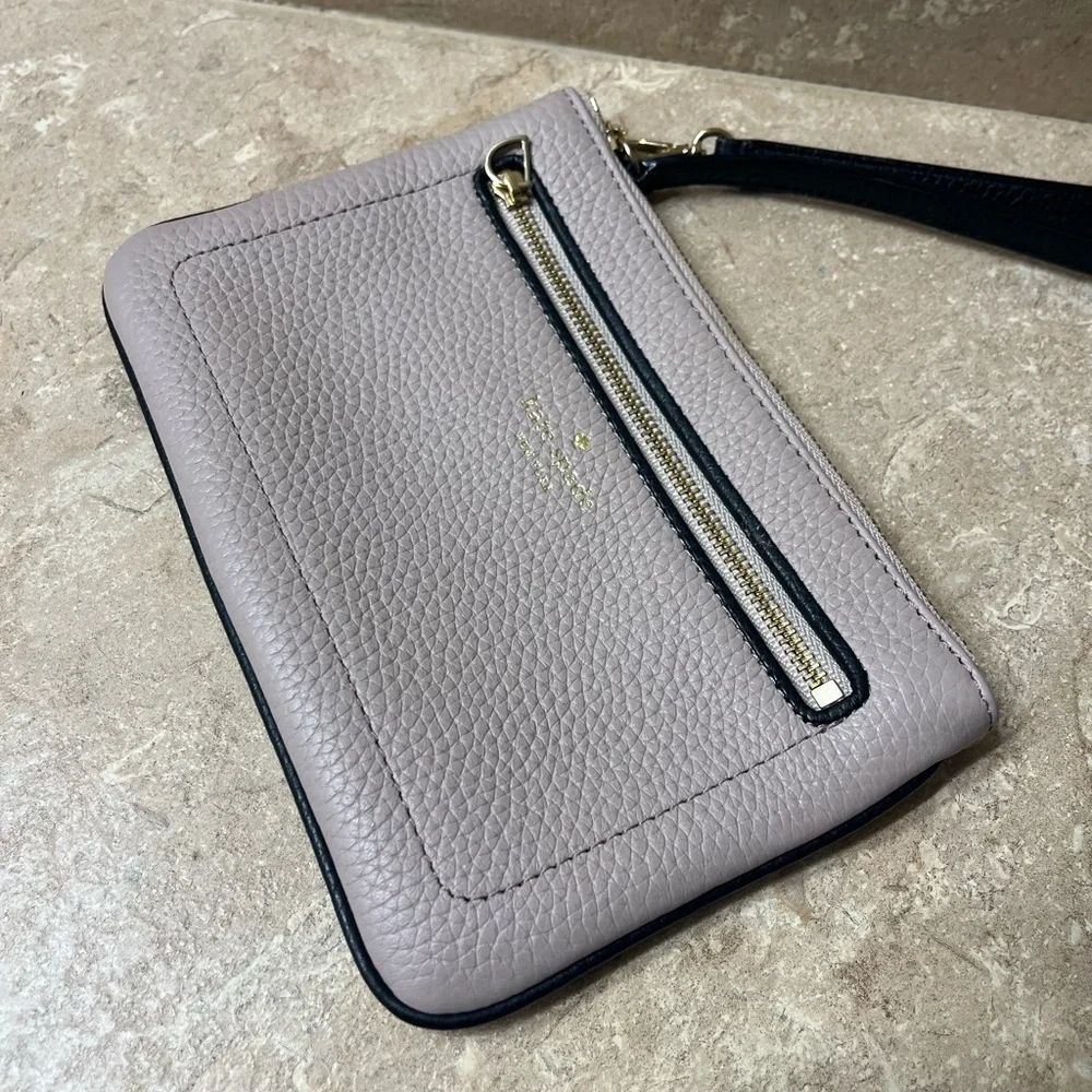 Kate Spade Pebbled Wristlet/Wallet Tinie Chester Street Almond/Black